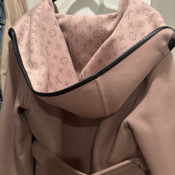 Louis Vuitton Signature Short Hooded Wrap Coat - Picture 6 of 7